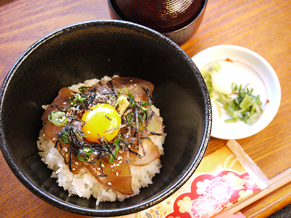 まぐろの漬け丼