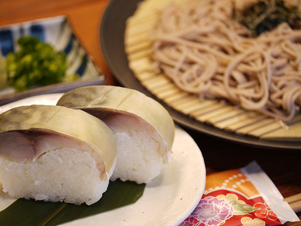 鯖寿司と蕎麦のセット